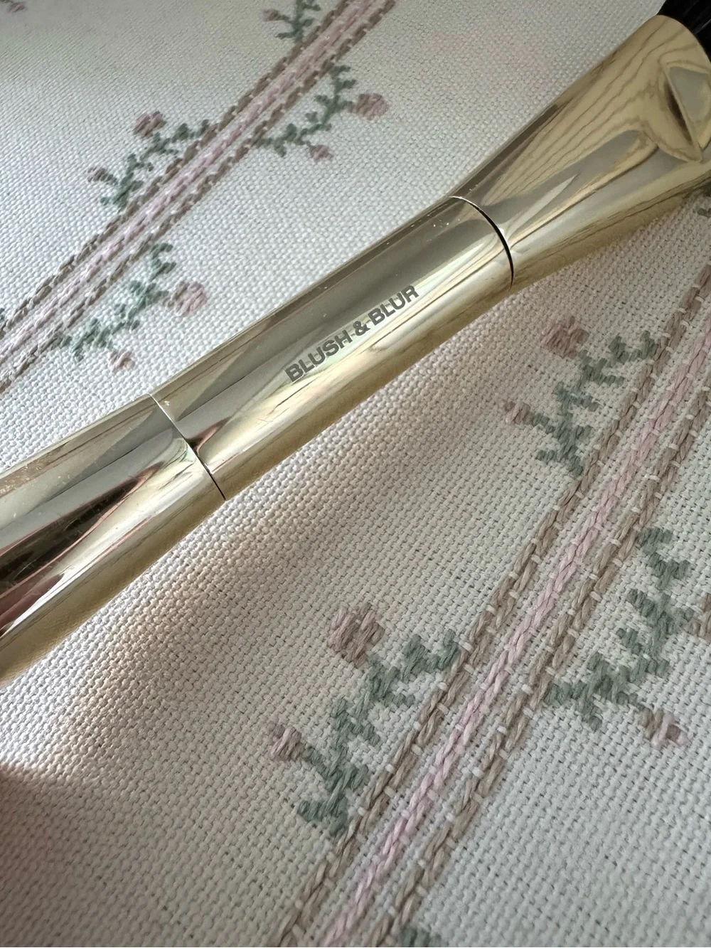 Sarah Creal Dual Blush and Blur Precision Brush for Blushing and Lifting
